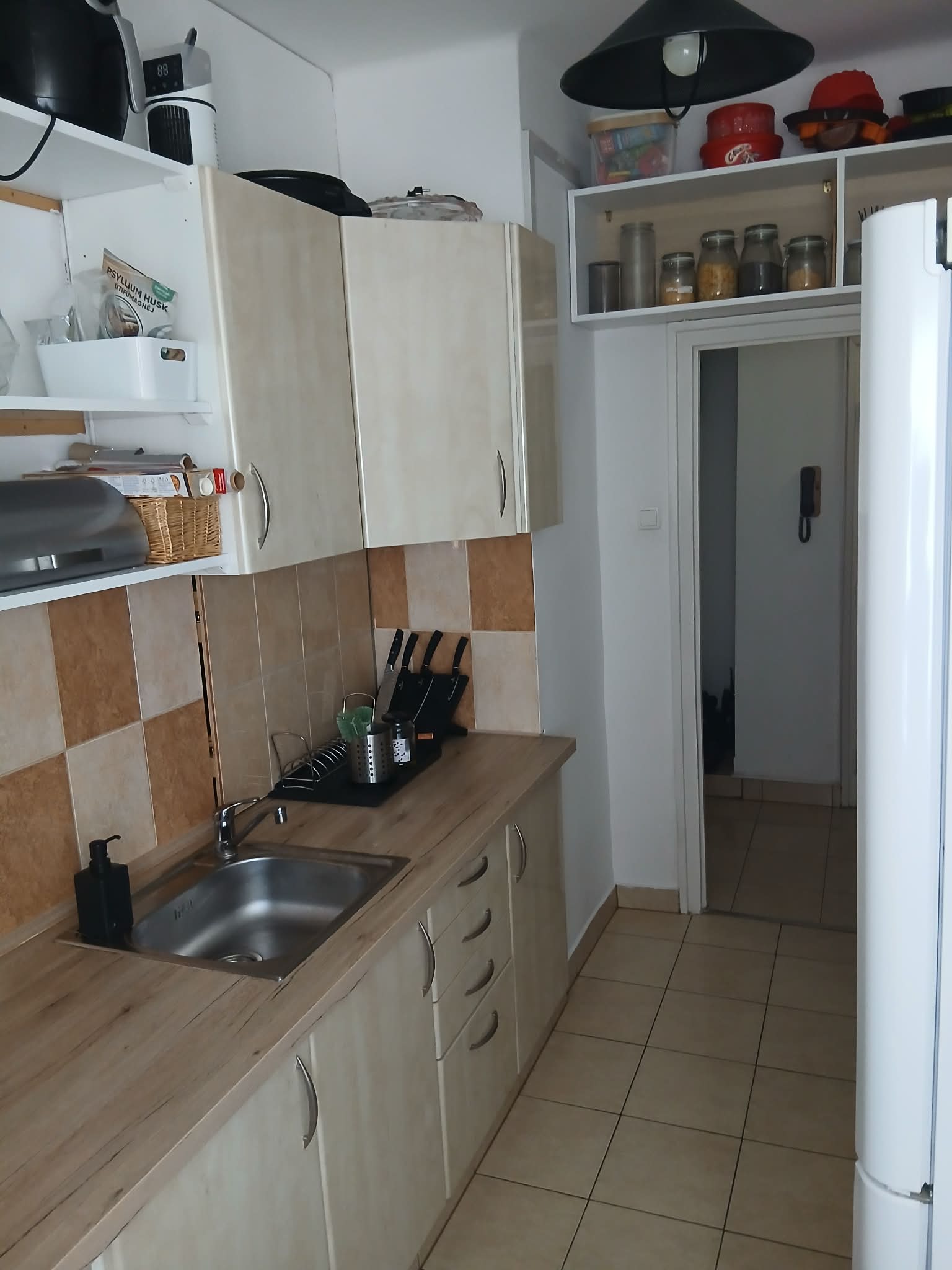 Ziegelwohnung mit Balkon und sicherem Parkplatz in Székesfehérvár – Bild 3